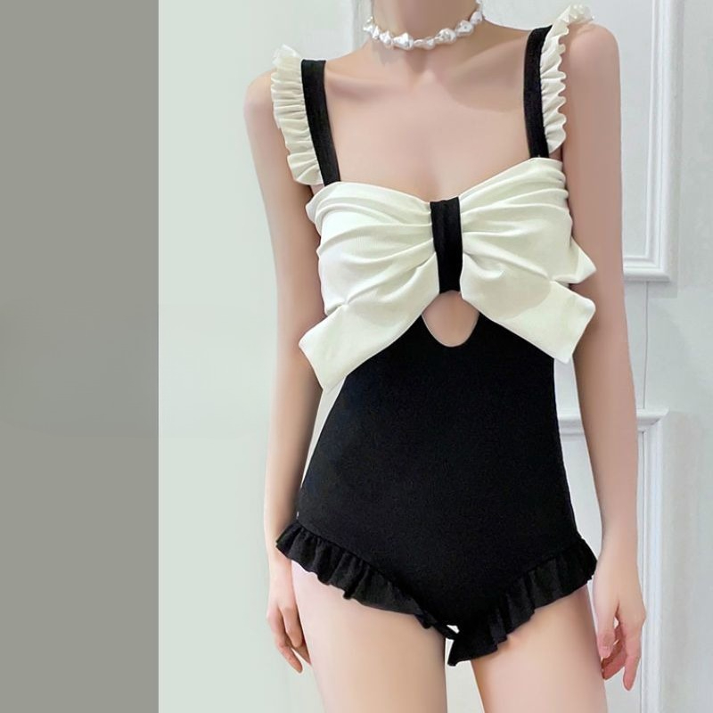 Niedlicher Badeanzug mit Schle – Costumes Bewertung und Preis