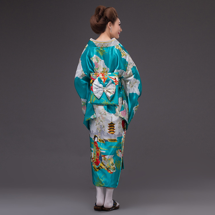 Antikes Kostüm im Kimono-Stil  – Costumes Bewertung und Preis