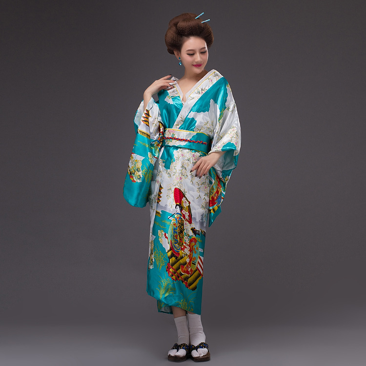 Antikes Kostüm im Kimono-Stil  – Costumes Bewertung und Preis